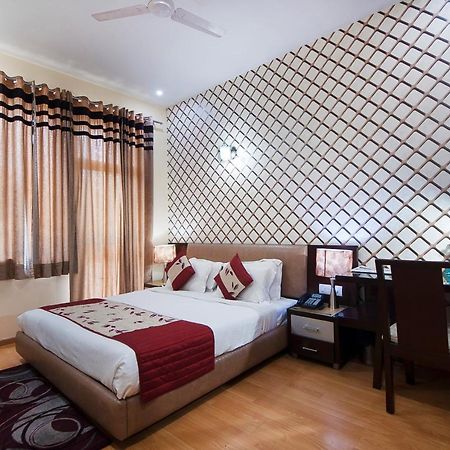 Imperial Apartments Huda City Ґурґаон Екстер'єр фото