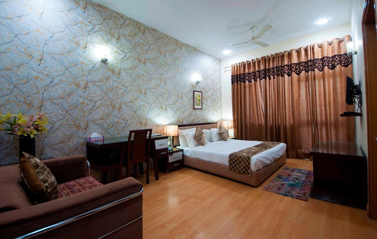 Imperial Apartments Huda City Ґурґаон Екстер'єр фото