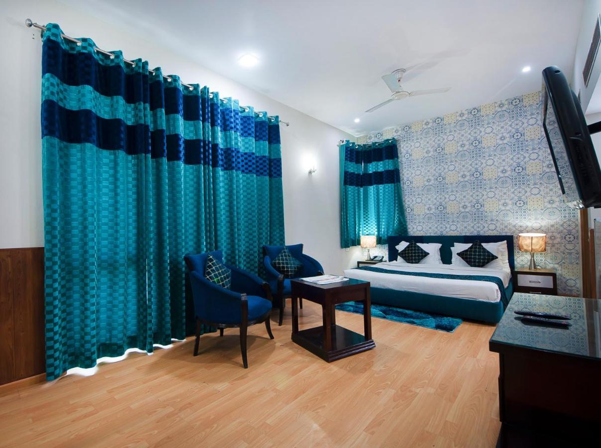 Imperial Apartments Huda City Ґурґаон Екстер'єр фото